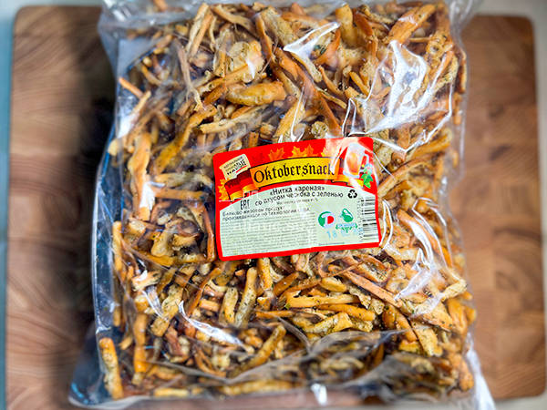 Нитка ЖАРЕНАЯ "Чеснок с зеленью" Oktobersnack 1 кг (сырный продукт) в Чите