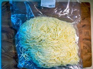 Сыр Чечил АССОРТИ 150гр: Сырный продукт ФЕРМЕРСКИЙ паутинка белая