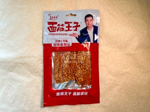 Бастони Чипсы свиные классические: Мучные полоски КРАСНЫЕ со вкусом пряной говядины 76 гр