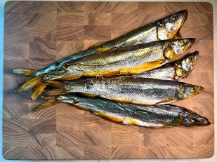 Бастони Снеки сыровяленые с можжевельником: Корюшка Х/К ГОСТ (крупная)